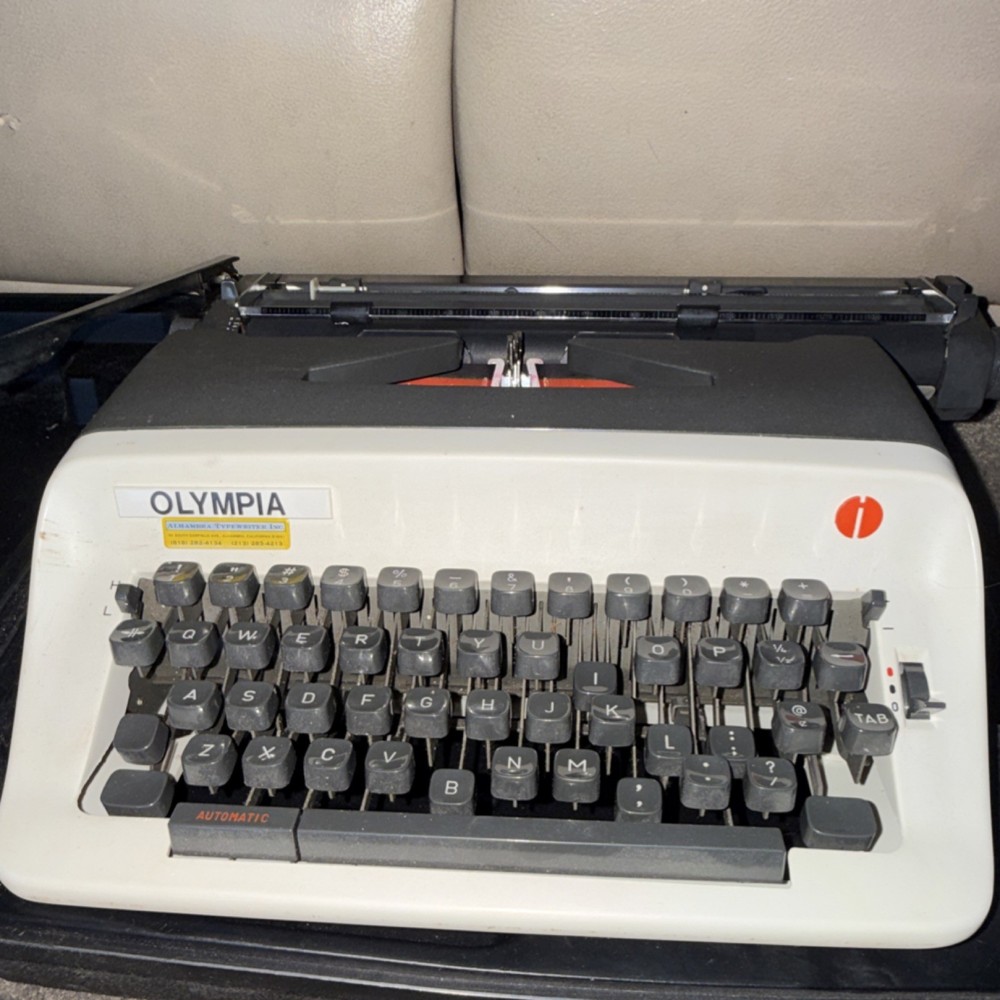 Olympia B12 Typewriter