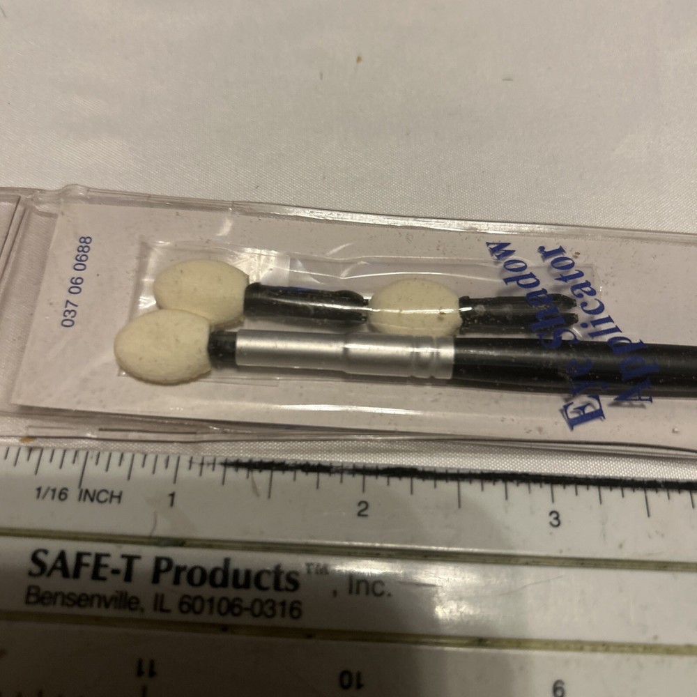 Targeted Placement Sponge Blending Eye Shadow Brush W/2 Extra Replacement Tips N