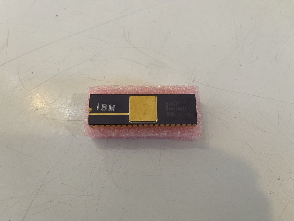 IBM Intel 8087 (C8087) Math Co-processor /Floating Point Unit - Gold - TESTED