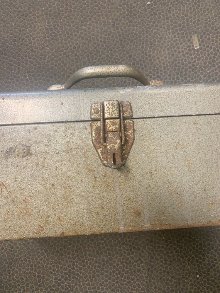 Vintage Single Handle Lid Tool Box With Tray