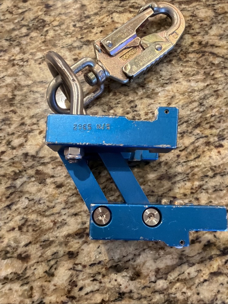 SELLSTROM/ RTC 2000 SERIES CLIMB-RITE DOUBLE LOCKING SNAP-HOOK FALL PROTECTION