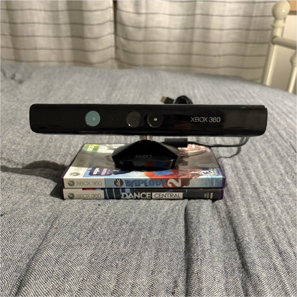 Microsoft Xbox 360 Kinect Sensor Black USB with Dance Central & Wipeout 2