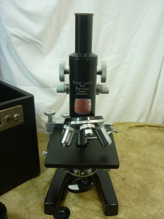 Ernst Leitz Wetzlar Microscope GmbH Nr 507552 + Case 25J018