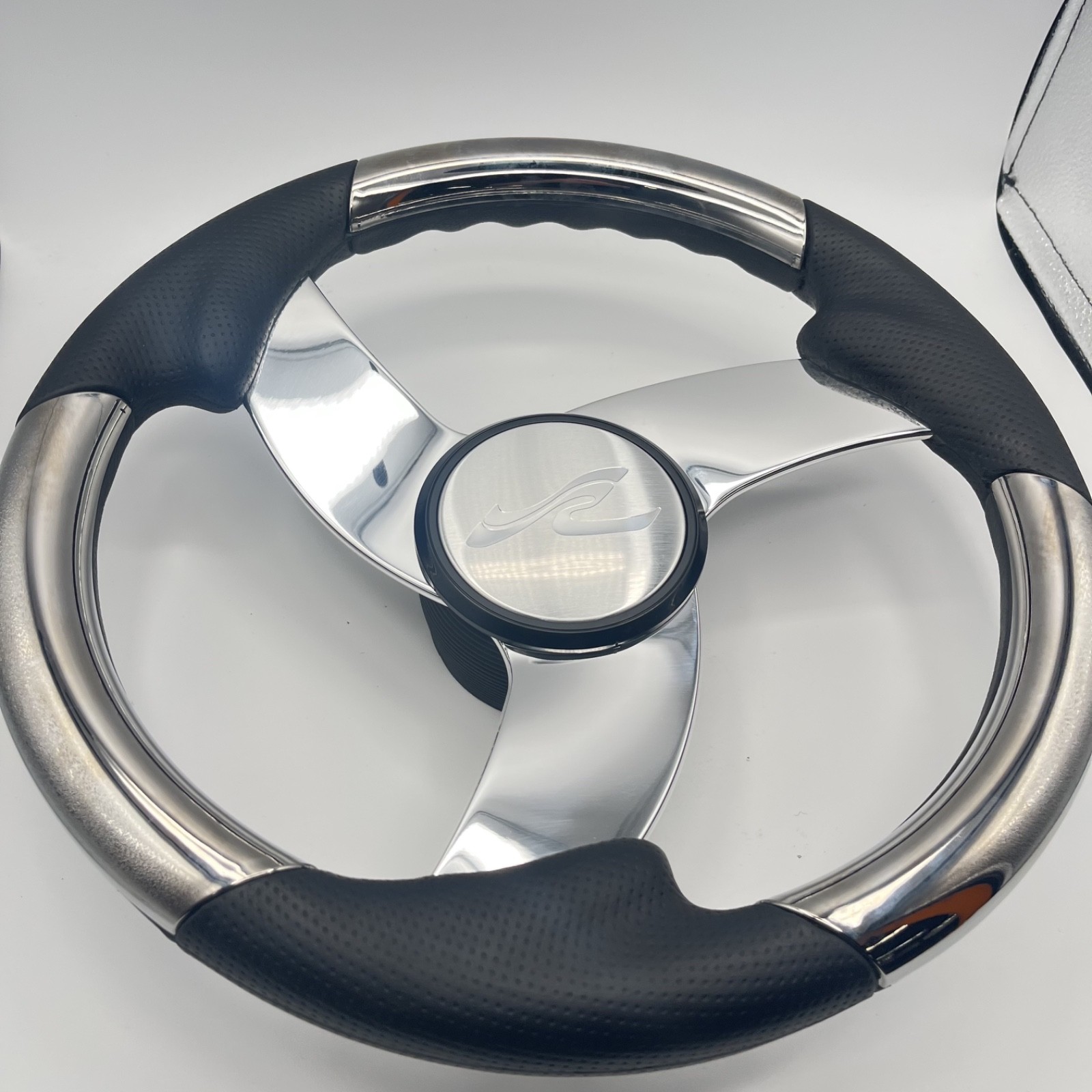 Model M533 Boat Steering Wheel Polished Alum Spoke KEYED HUB Urethane | Sea Ray