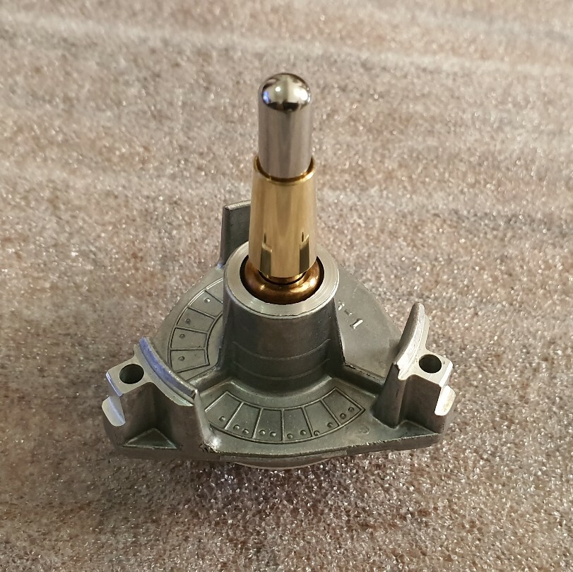 Technics sl1200, sl1210 Spindle. Late version. Excellent condition