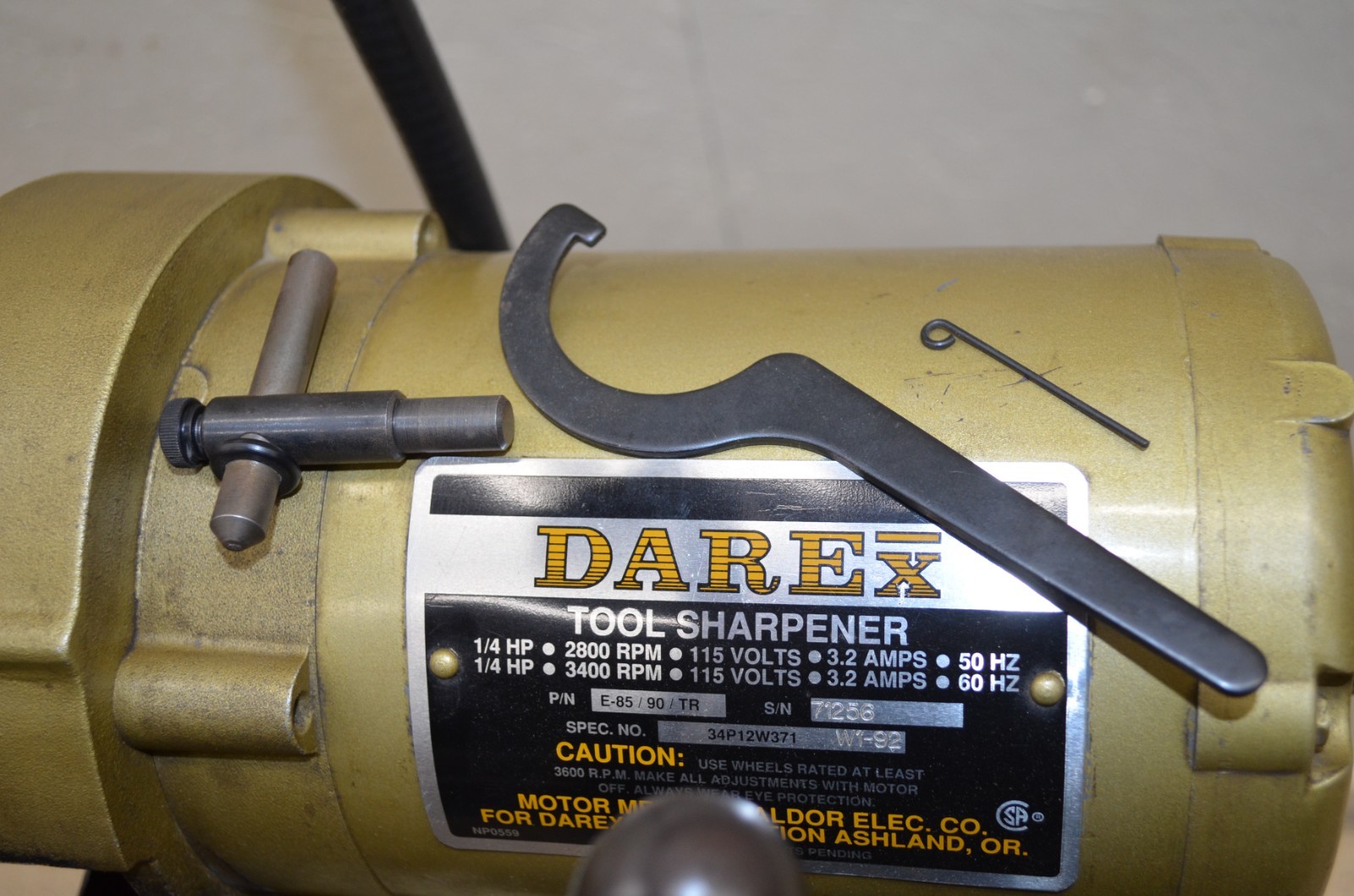 Darex Tool Sharpener # E85/90/TR w/ TR-70 w/Tap Work Holder, Collets, & Stand