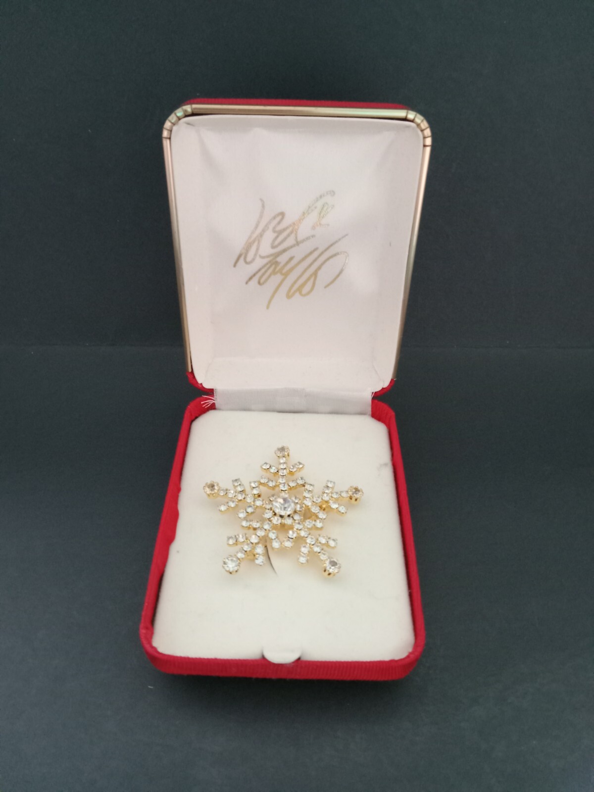 Lord & Taylor Snowflake Brooch Pin With Case