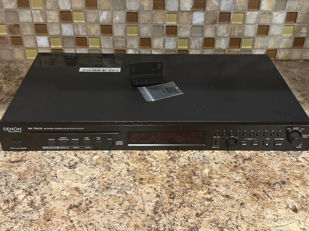 Denon DN-700CB RACK MOUNT CD AUDIO PLAYER *PARTS ONLY*