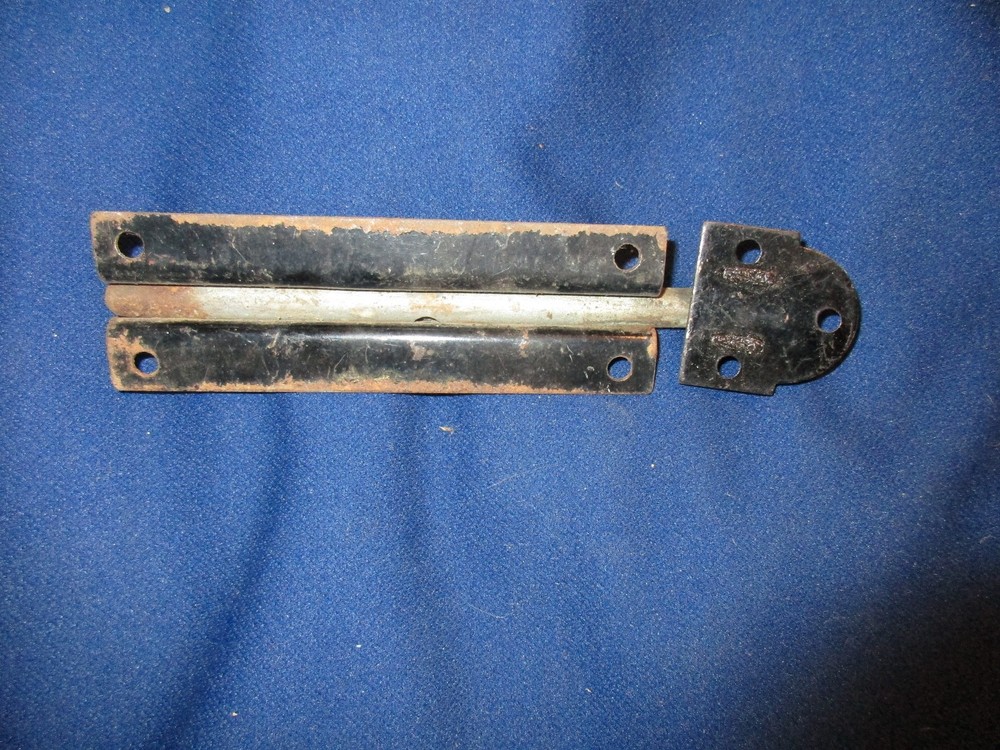 LARGE IRON DOOR BOLT &LATCH 5" BOLT EXTENDS .75" LATCH 1.5"