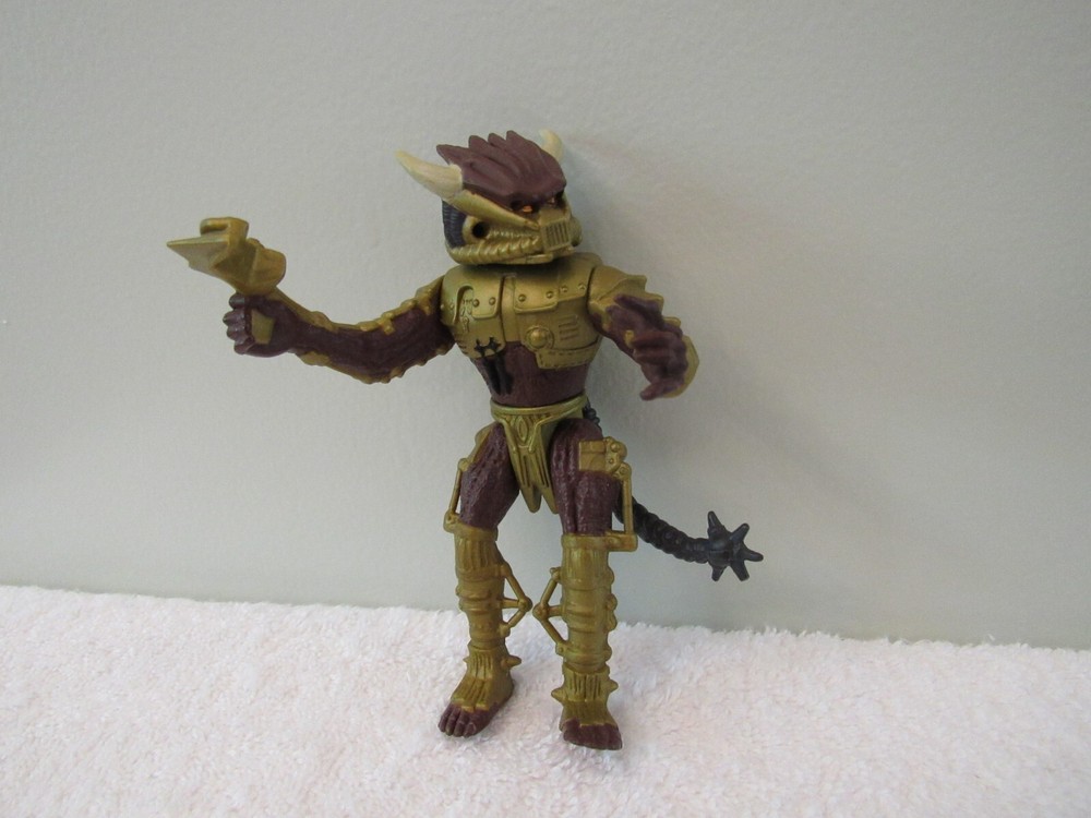 SPIKED TAIL PREDATOR -  1994 ALIENS VS PREDATORS