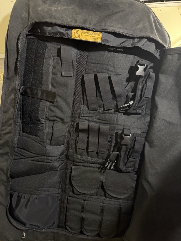 Skinner Sights Tactical Gear Hanging multi gun garment case.