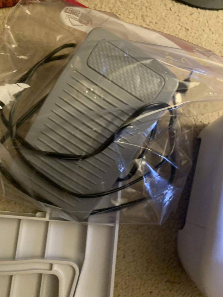 Singer Superb 2010 Computerized Programmable Sewing Machine W/ Pedal - WORKING