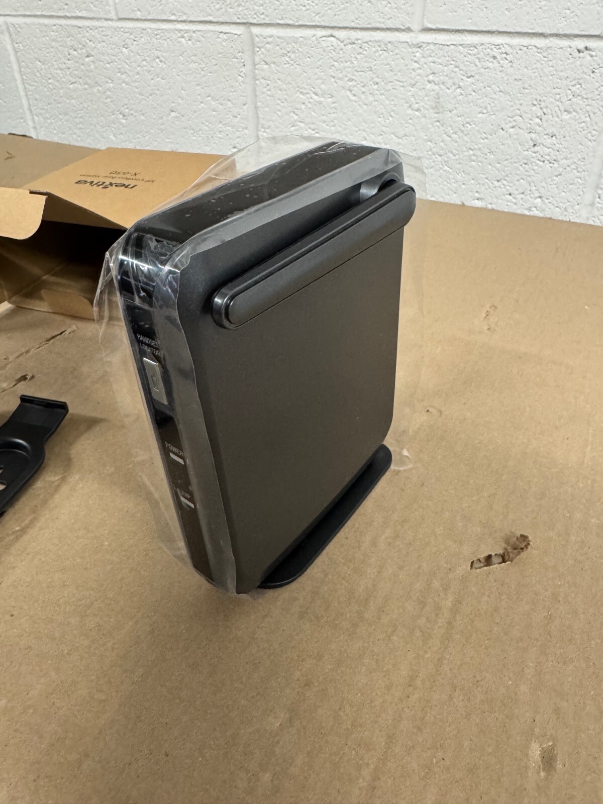 Nextiva X-650 DECT SIP cordless handset base station charger NEW in original box