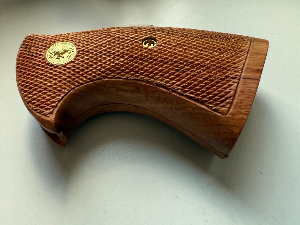Light hardwood grip for COLT PYTHON grips (I, E FRAME) All checkered handmade