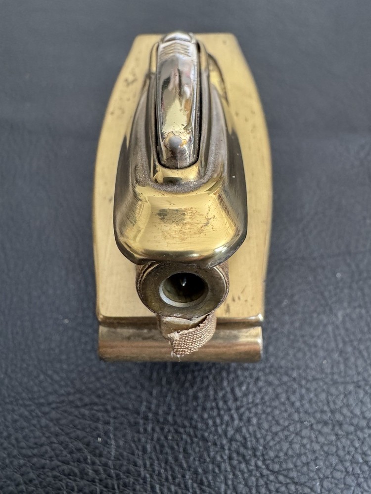 Vintage Ronson Varaflame Table Lighter.