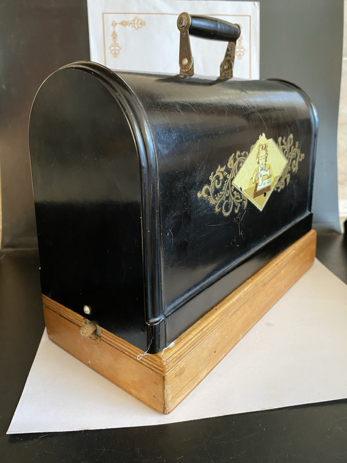 VINTAGE Original Children Toy Mini Sewing Machine In The Bakelite Case Working