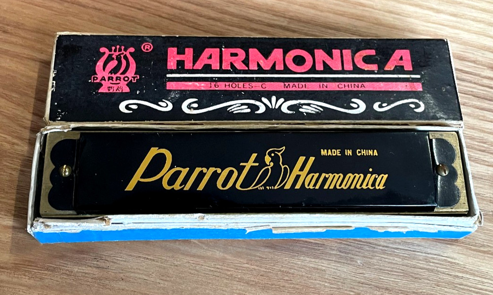 Vintage Parrot Harmonica in Black ''C'' 16 Hole