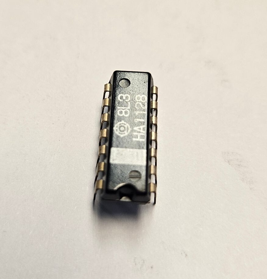 Hitachi Original HA1128 IC NOS
