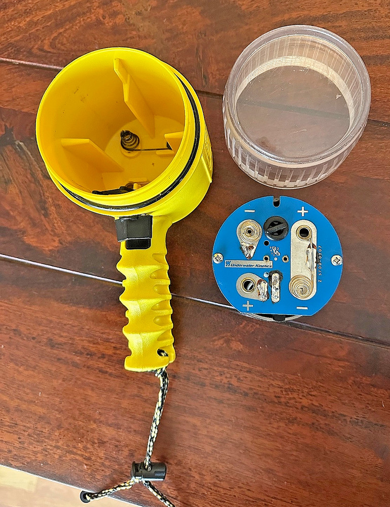 Underwater Kinetics UK400 Night Diving Flashlight Yellow