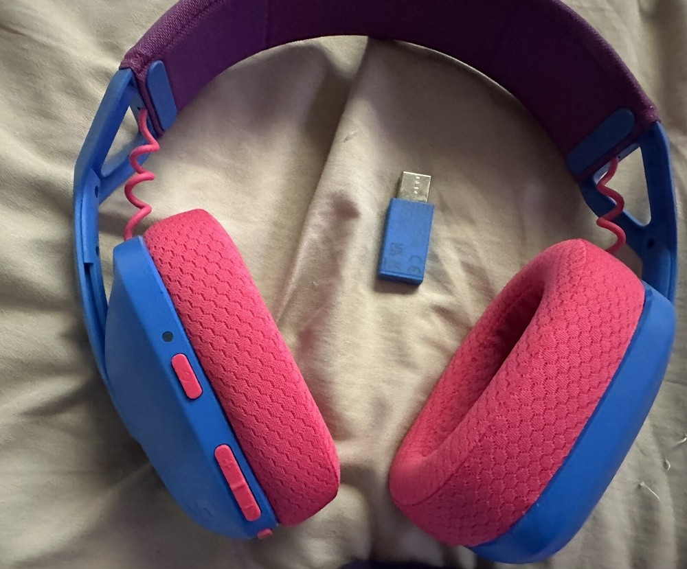 Logitech Bundle (keyboard,mouse,headset)