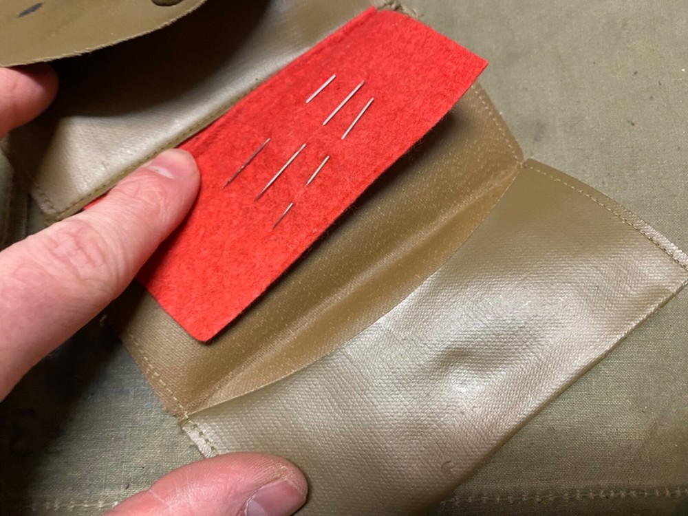 ORIGINAL WWII US ARMY INFANTRY RED CROSS SEWING KIIT W/ CONTENTS