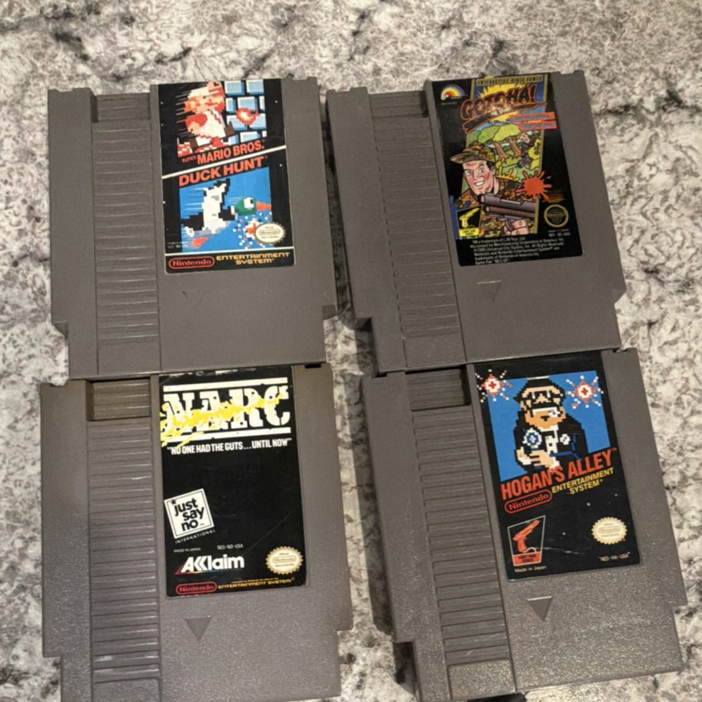 Nintendo Entertainment System NES Console Bundle w/ Controllers, Zapper & 4 Gam…