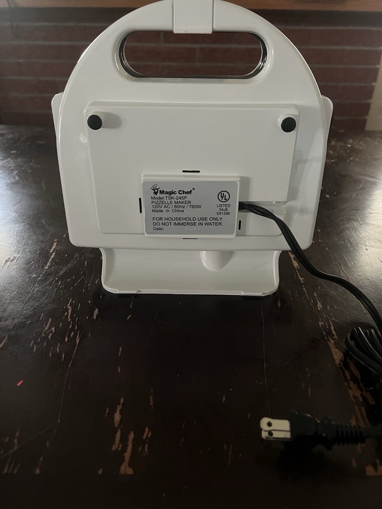 MAGIC CHEF PIZZELLE MAKER ITALIAN COOKER BAKER MAKE 2 NON STICK SURFACE TSK-245P