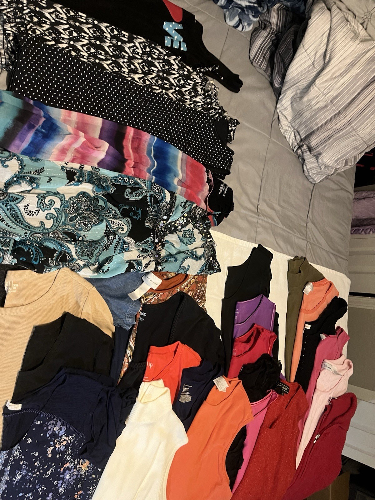 Bundle Of 54 Pieces Of Woman’s 2x-4x Tanks, Tees And Shorts And Capris