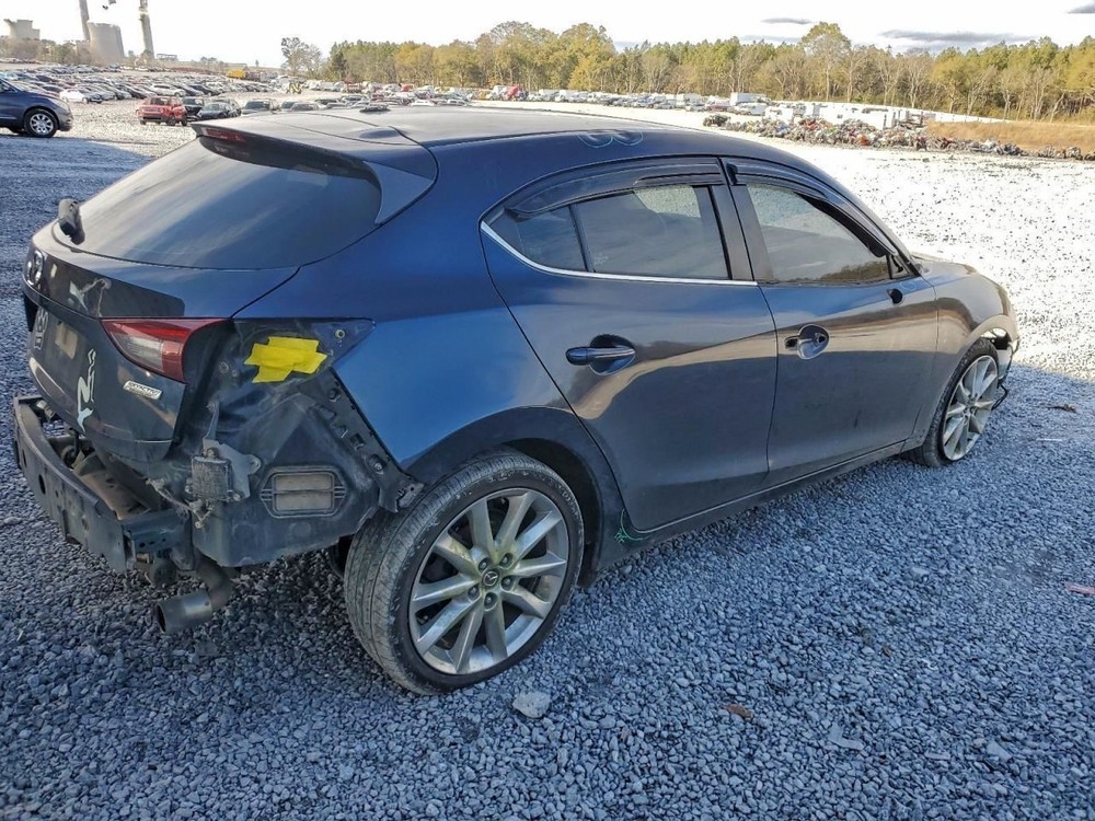 3 2017 Glove Box 4931991