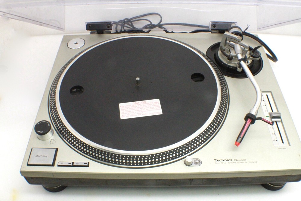 Technics Turntable Modle SL1200 MK2 DJ