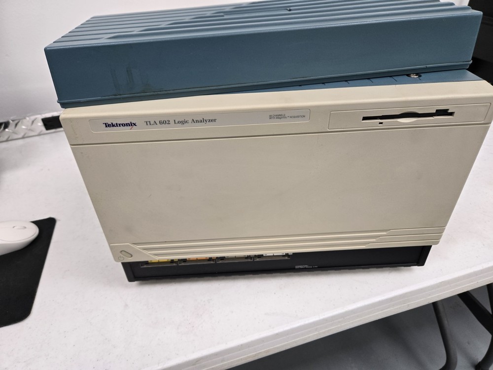 Tektronix TLA 602 Logic Analyzer