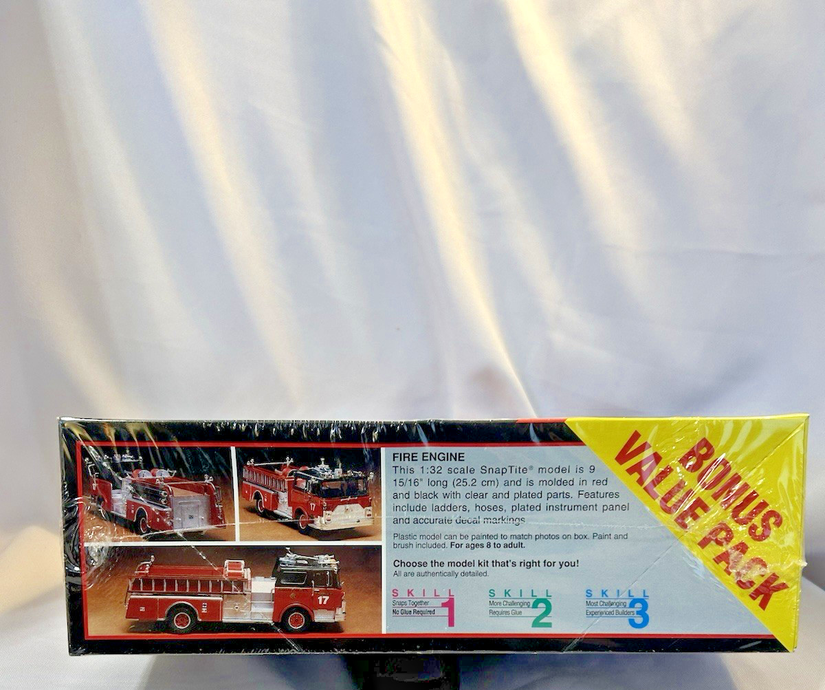 MONOGRAM Mack CF-Series Chicago Fire Engine model kit NEW in Factory SEALED BOX