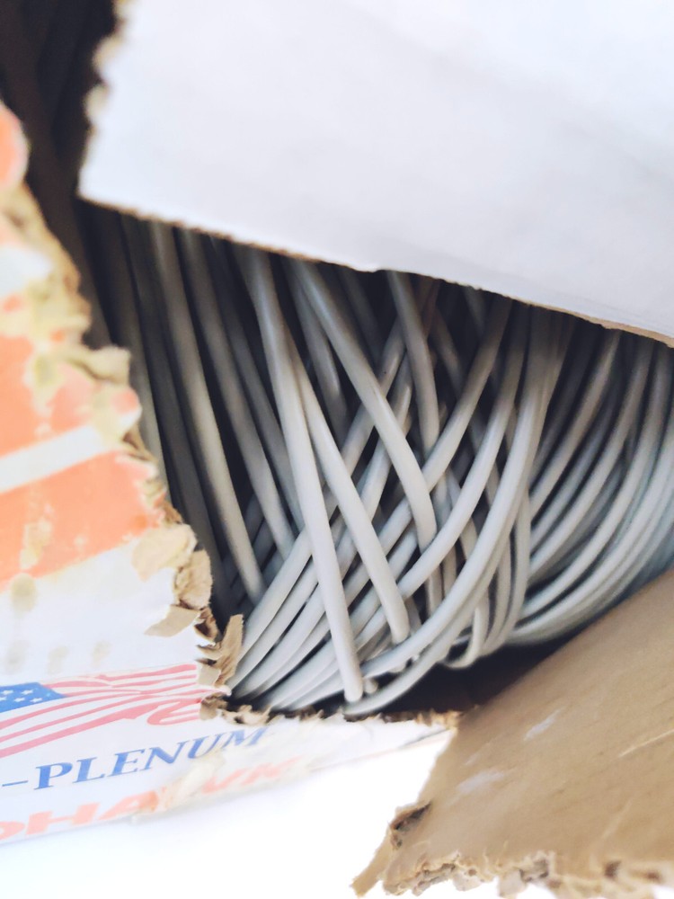 Mohawk 5eLAN M57552 UTP Light Gray Riser Cable 1000 ft. Box