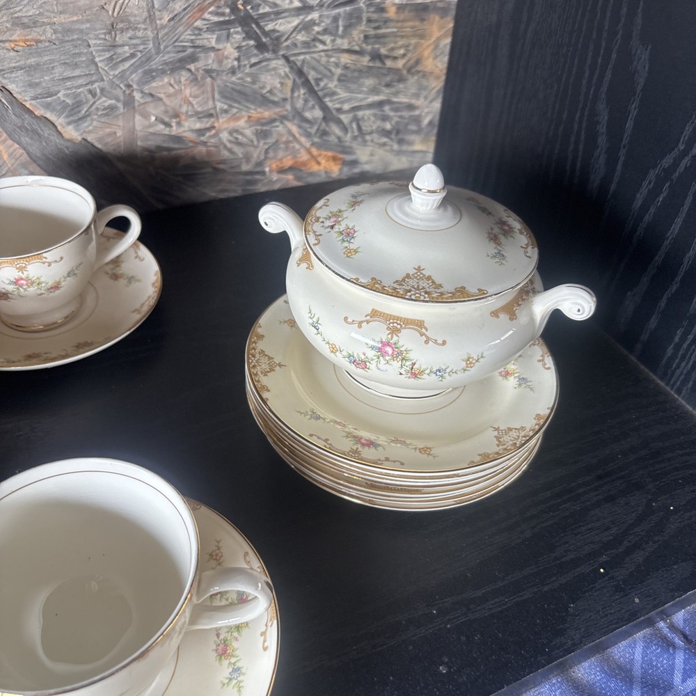 Homer Laughlin Eggshell Nautilus 27 Piece China