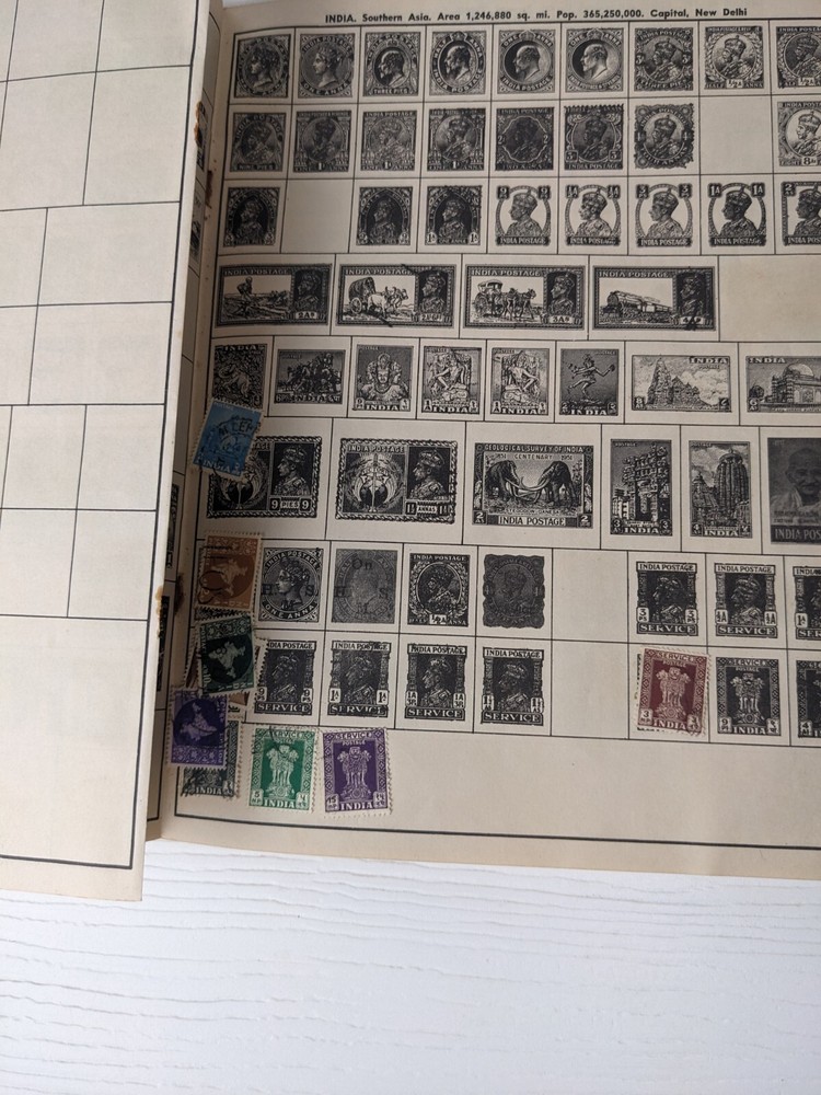 Universal Stamp Album 1948 - Grossman Stamp Co INC New York / Stamp Collecting