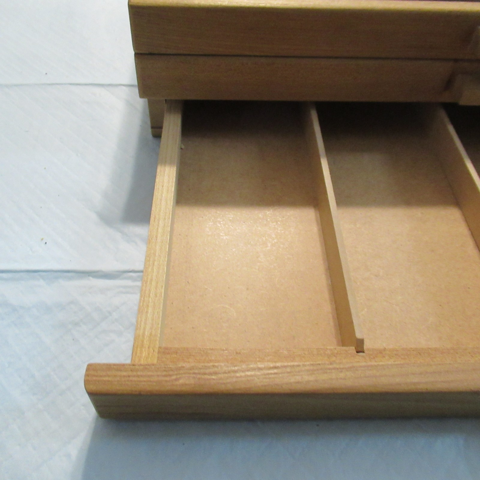 USART SUPPLY 3 DRAWER PAINTING ART CASE