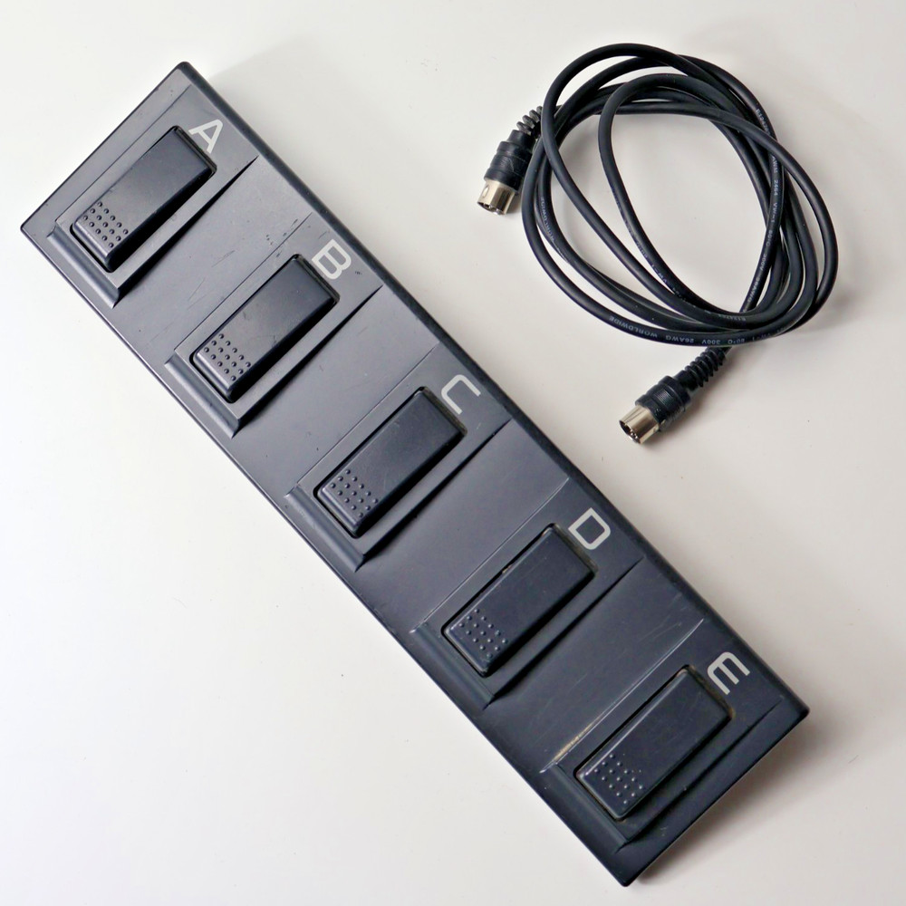Korg EC-5 External Foot Controller – 5 Switch Pedal – With Cable – Tested
