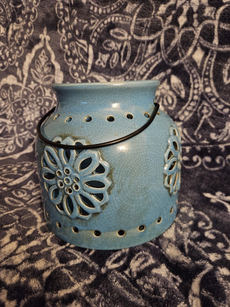 (GOOD CONDITION) Blue Ceramic Floral Accented Decorative Lantern
