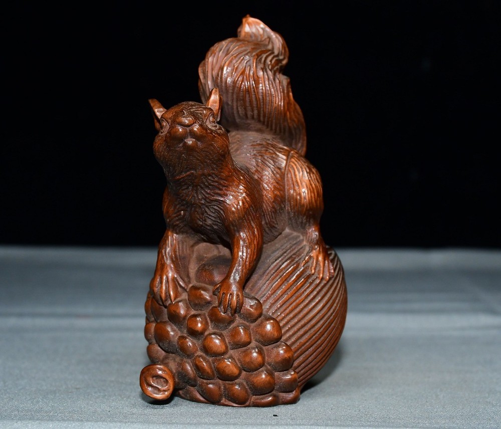 Exquisite Small Leaf Boxwood Pine Mouse Ornament