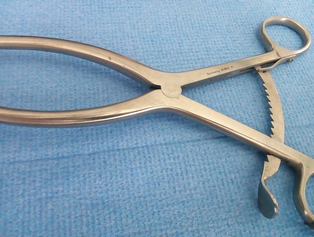 V. Mueller SU3190 Beckman Goiter Retractor