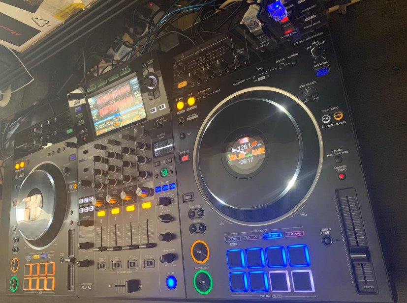 1pcs Pioneer XDJ-XZ DJ Controller