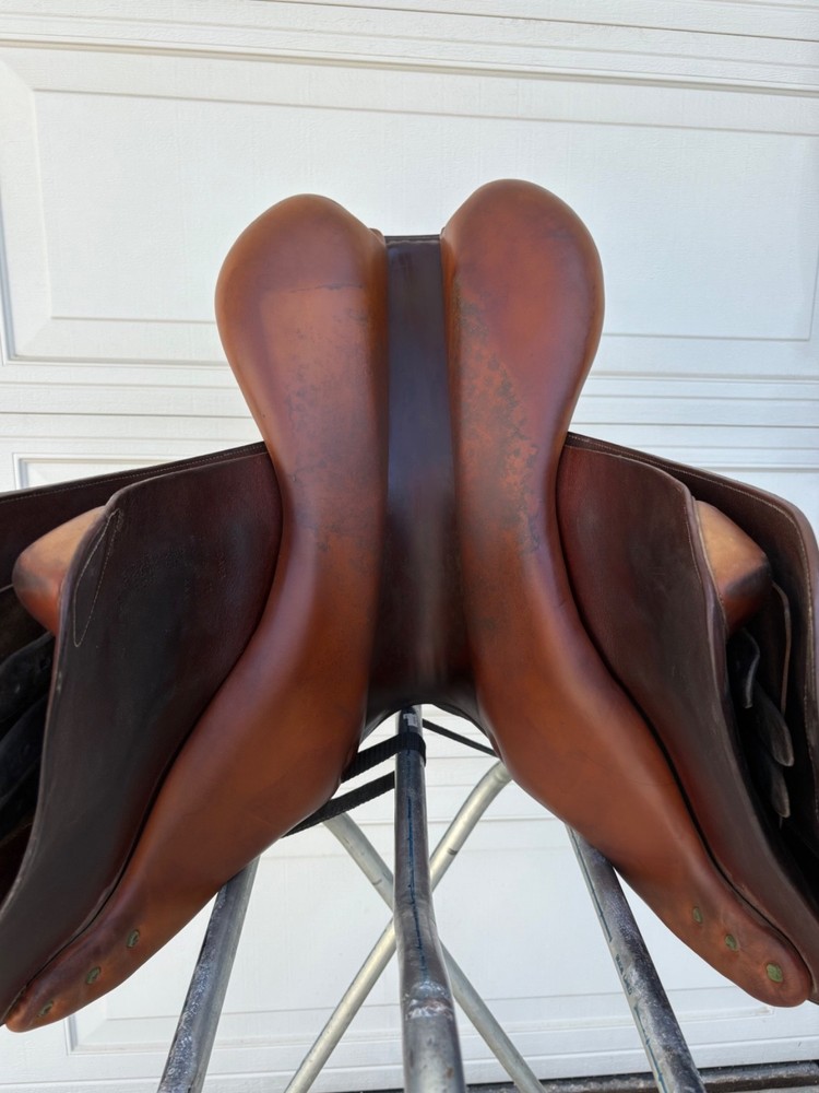 Devoucoux Oldara Jump Saddle – 18” / 4AA Flaps / Arcade Normale Tree