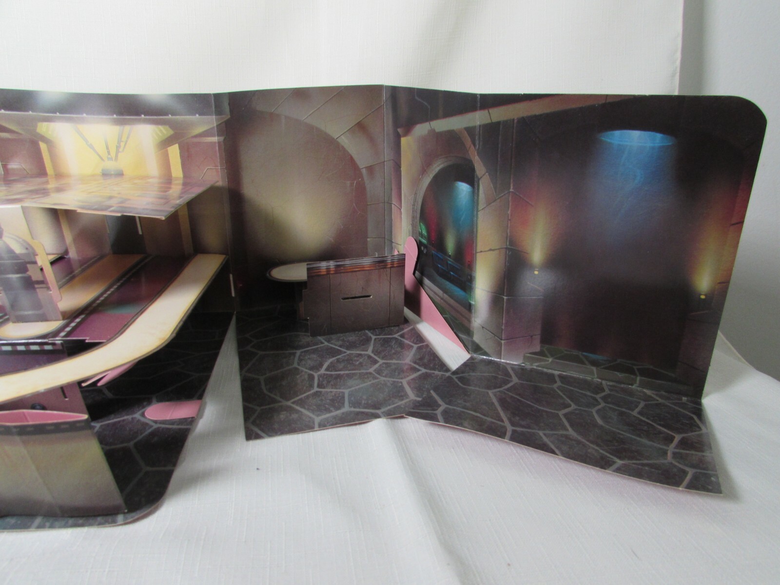 1997 STAR WARS Action Figure MAIL-AWAY Mos Eisley Cantina POP-UP Diorama Playset