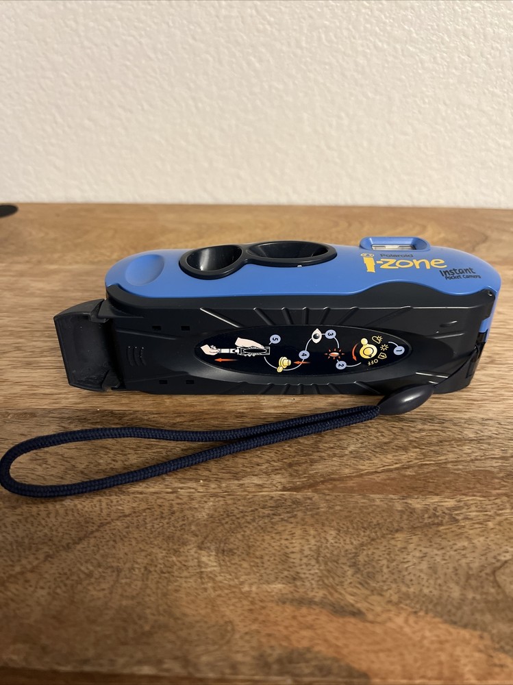 POLAROID I-ZONE BLUR INSTANT POCKET CAMERA (PRE-OWNED)
