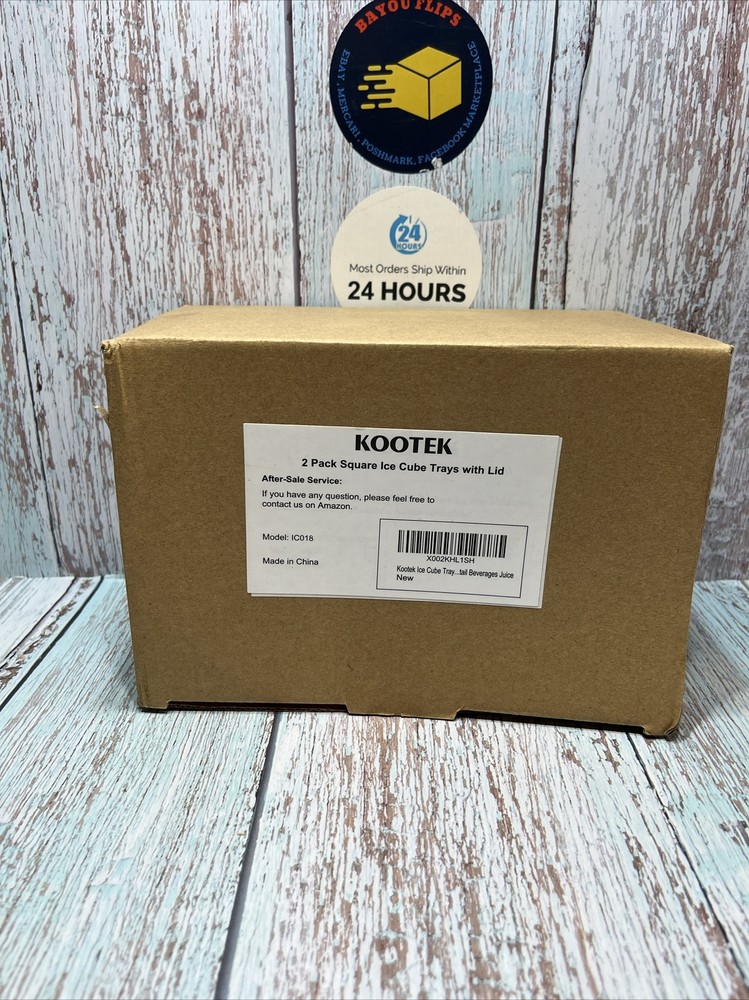 Ice Cube Trays 2 Pack Square Ice Cube Molds With Lids.NIB