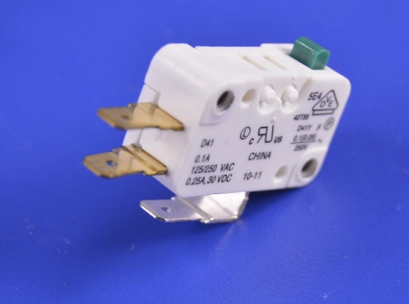 10 Cherry D4 Series Mini SPDT 0.75 N Button Quick Connect Snap Action Switch