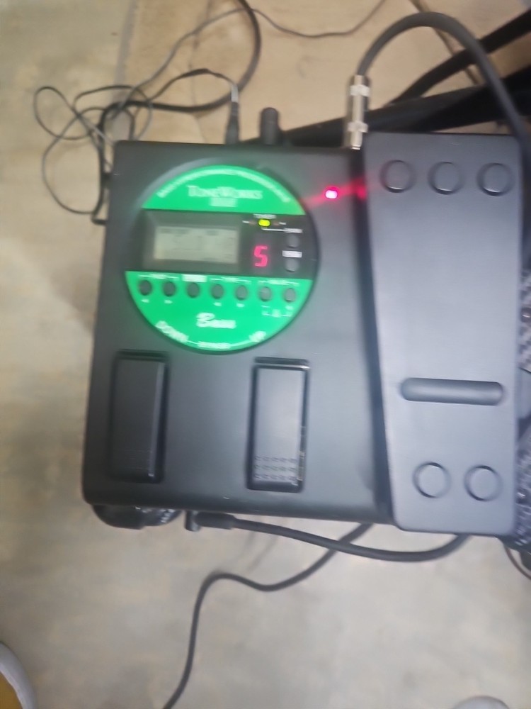 KORG ToneWorks AX1B Bass Multi Effect Processor Pedal + POWER SUPPLY