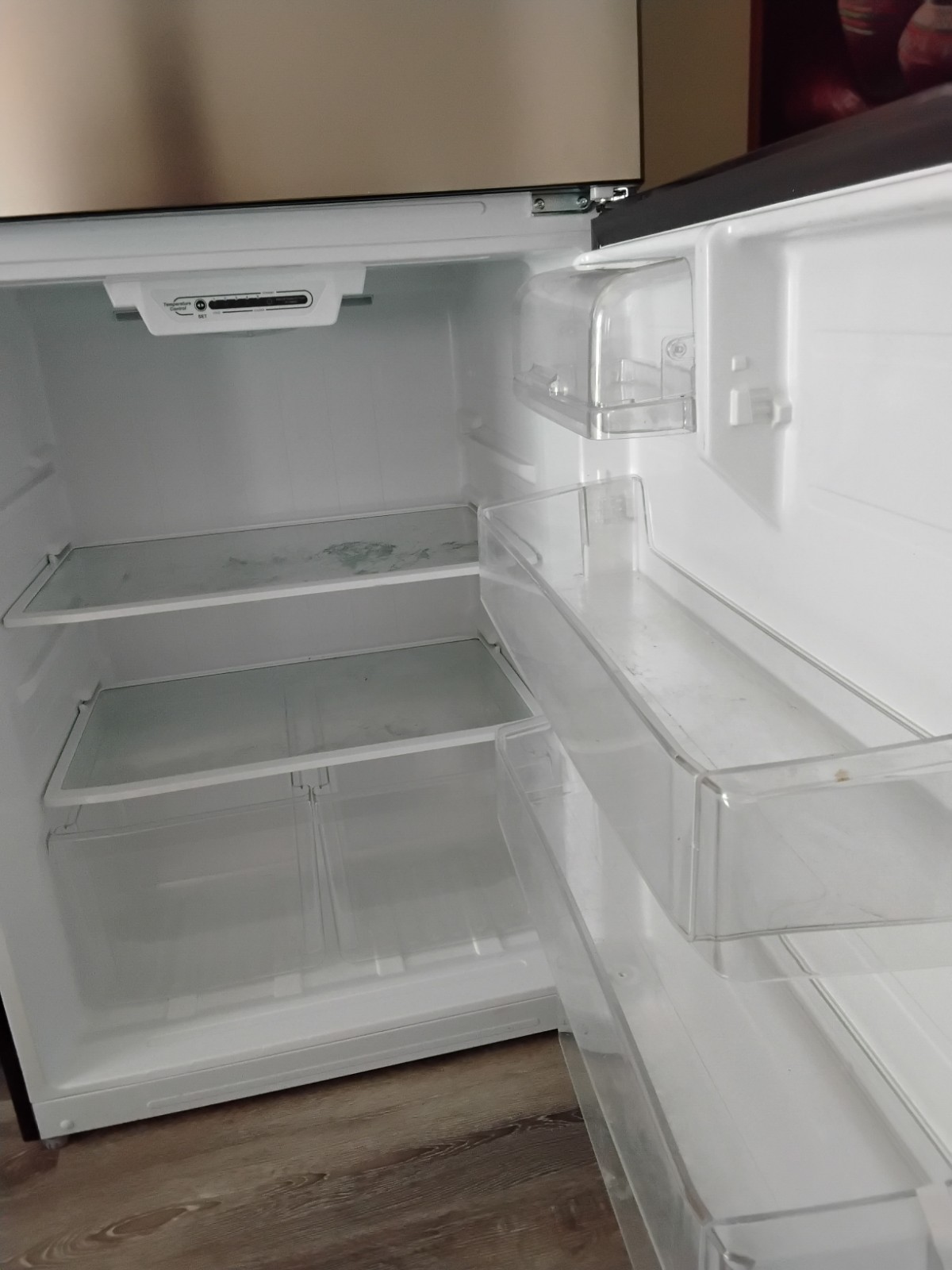 Insignia NS-RTM21SS7 VER B Top-Freezer Refrigerator Silver Stainless Steel 198.…