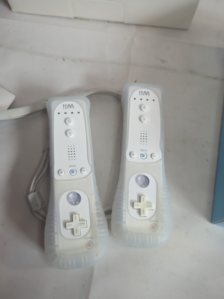 Nintendo Wii Console game system controllers bundle White (With box) Tested B13