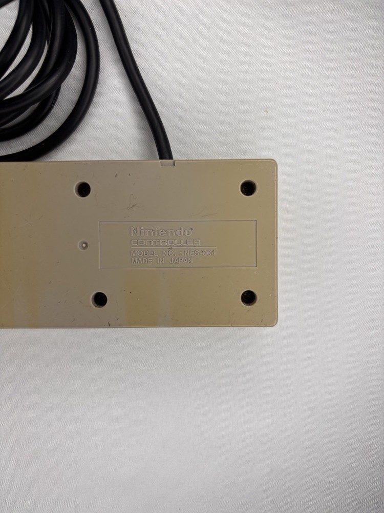 4 Nintendo NES Wired Controllers & Zapper Bundle — Untested